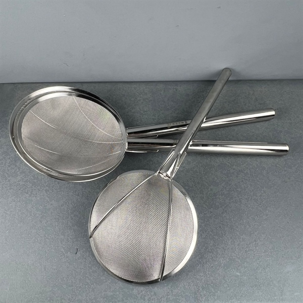 Vợt Dầu Cán Inox Loại 30 Mắt 2