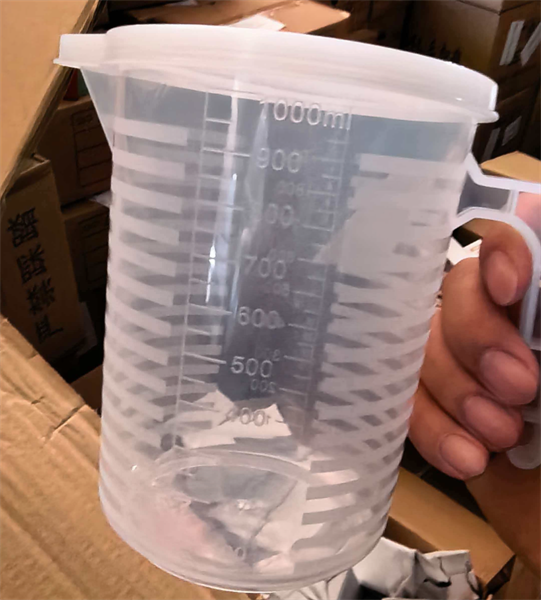 Ca Nhựa Kèm Nắp 1000ml