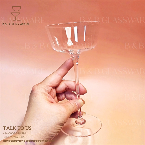 Ly Coupe 162 - ảnh 2