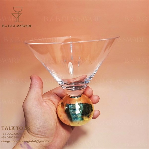 Ly Martini Đế Trái Cầu Vàng - ảnh 2
