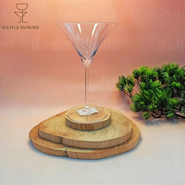 Ly Martini Dáng Xoè